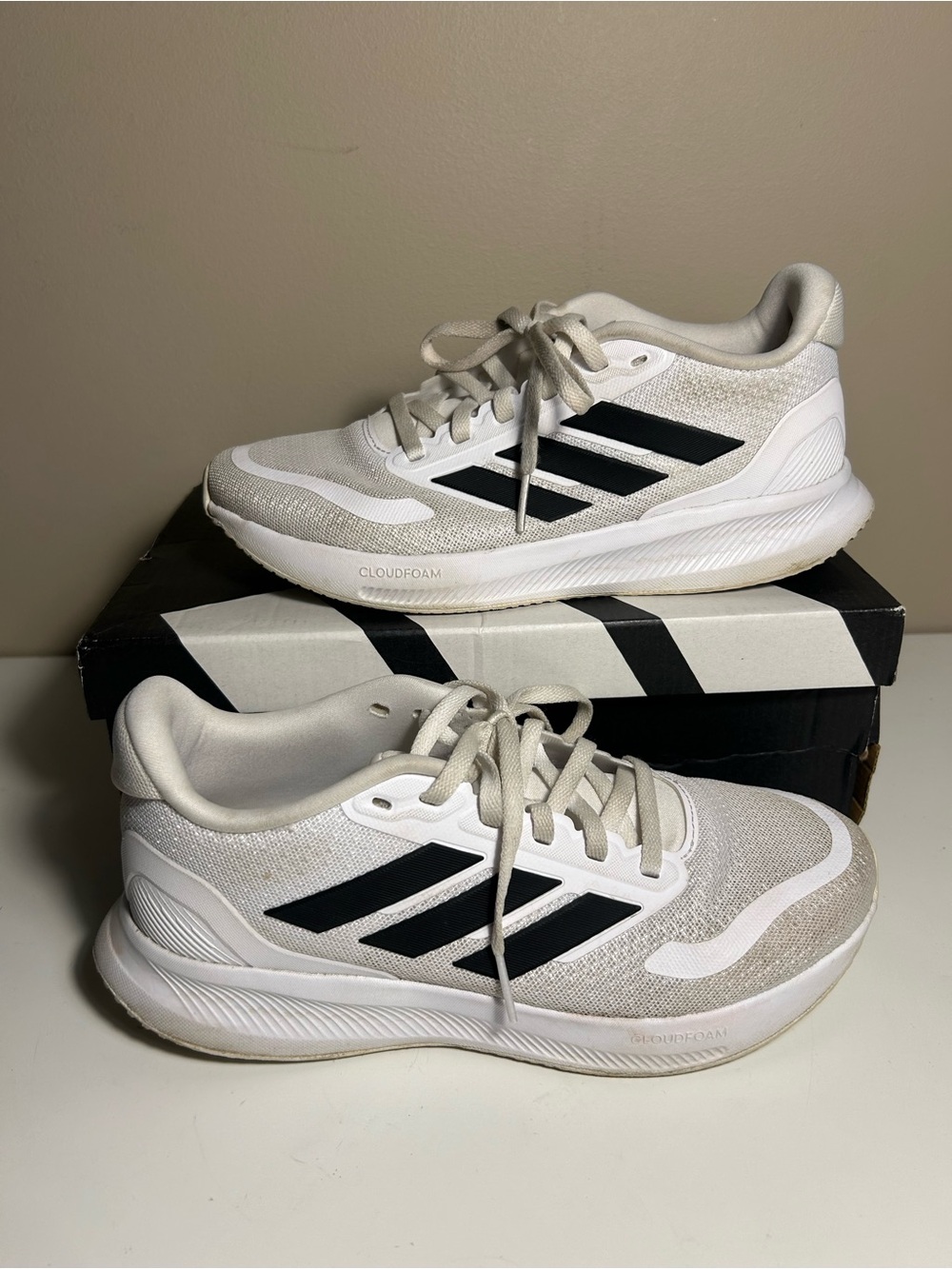 Adidas- runfalcon, white, 5 women sw